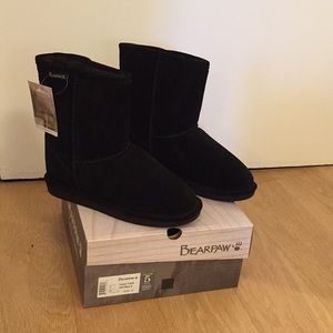 Bearpaw Emma Youth black fuzzy boots. NEW. Size 5.